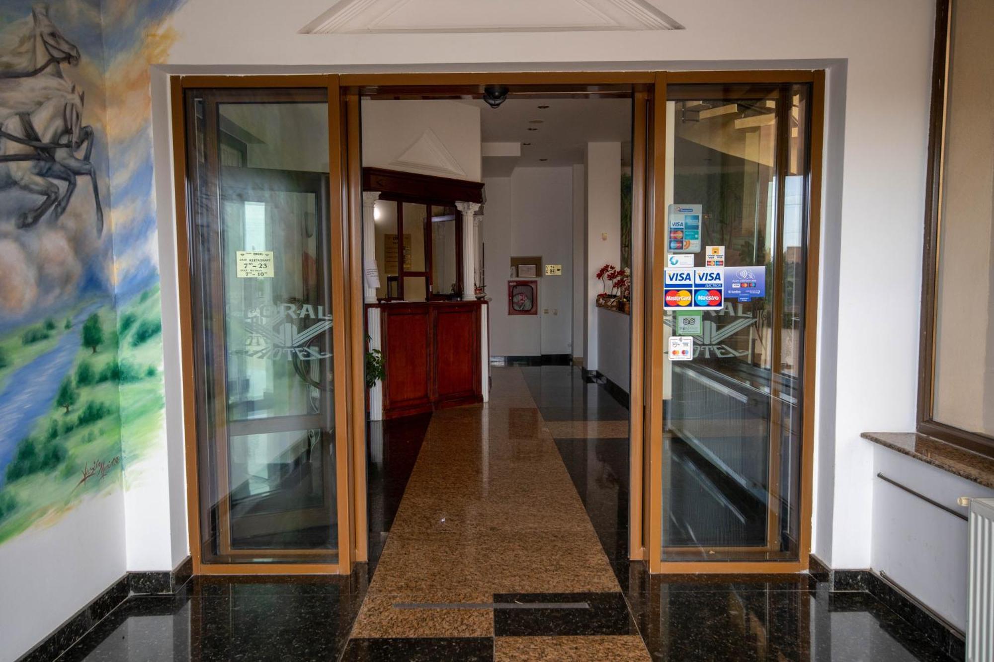 Hotel Coral Máréfalva Kültér fotó